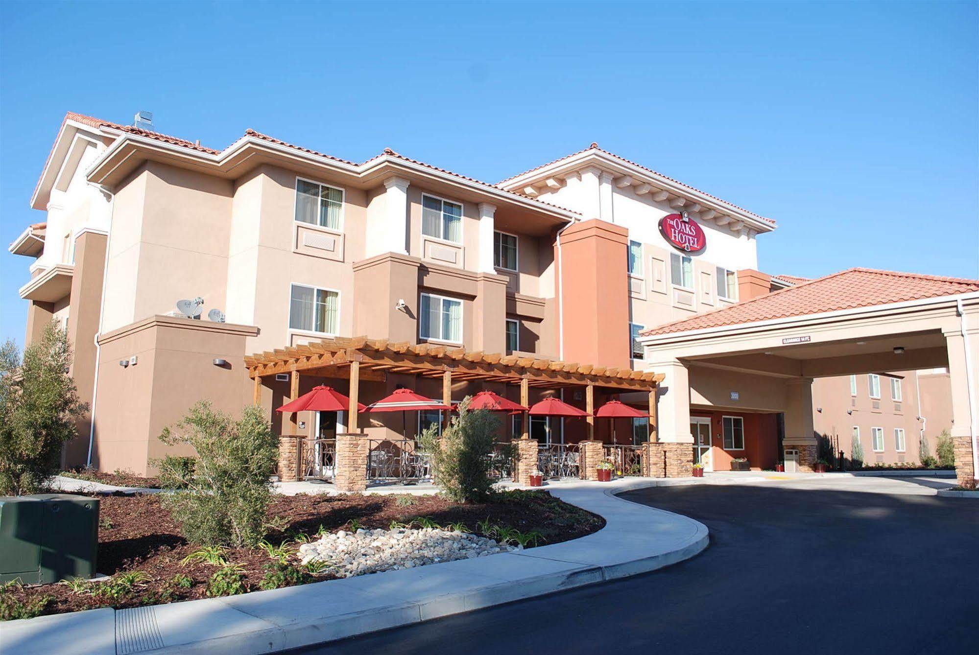 The Oaks Hotel & Suites Paso Robles Exterior photo